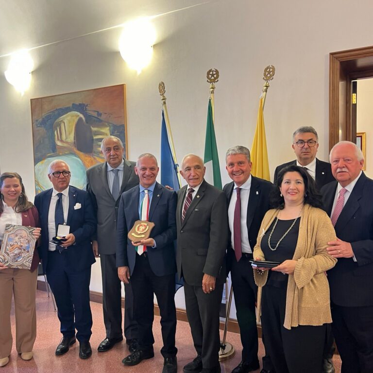 Insieme al Sindaco di Palermo prof. Lagalla con il Past President Michael Polo ,l'attuale Presidente Tom Lupo, Il Presidente della Fondazione Joe Sciame e il Vice Presisente Mark De Nunzio